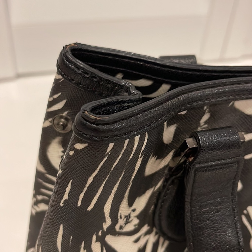 L.A.M.B. White/ Black Tote Bag, great condition, flaws shown on the handles. - Picture 11 of 11